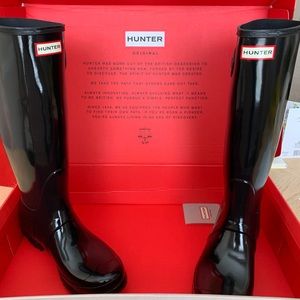 BRAND NEW black hunter rain boots